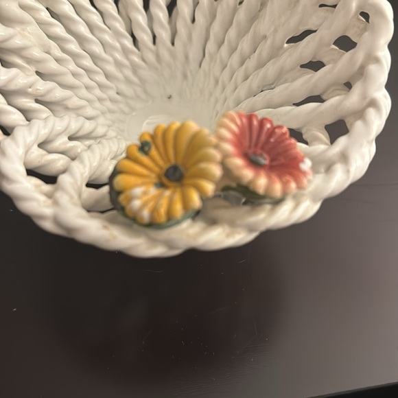 Vintage Porcelain Capodimonte Style White Open Lace Reticulated Rope Basket - Picture 4 of 8